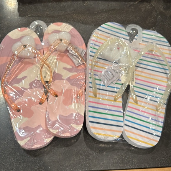 Aeropostale Pink Camo & White Multi Stripes Flip Flops Bundle - Picture 7 of 7